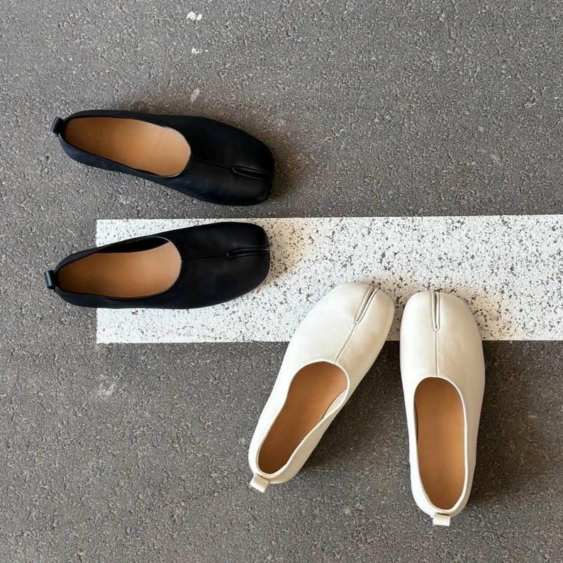 Women's split-toe leather tabi ballet flats with soft sole and minimalist barefoot design, ideal for fall casual wear