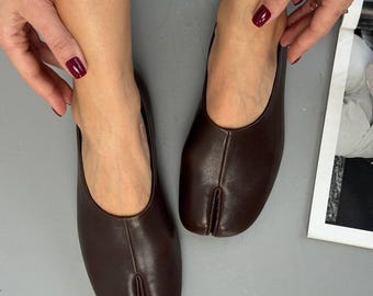 Leren Tabi-ballerina's, gespleten teen op blote voeten, minimalistische leren ballerina's, platte schoenen met brede teen, flexibele rubberen zool, handgemaakte schoenen