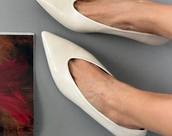 Bridal Kitten Heel Pumps, Low Heel Wedding Shoes for Bride, Pointed Toe V Cut Leather Heels, Ivory White Wedding Pumps, Comfortable Heels