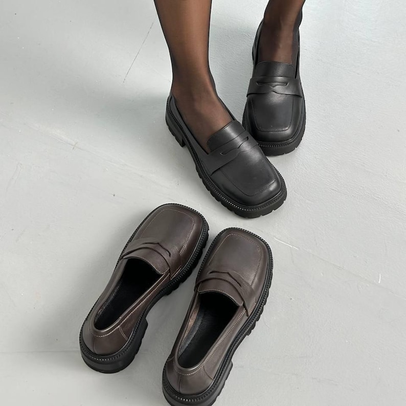 Breite Zehenbox Penny Loafers, Chunky Loafers für Frauen, Klassische Leder Loafer, Dunkelbraune Loafers, Lässige Schuhe für Sie, Handgefertigte Schuhe Bild 2