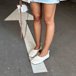 Women's split-toe milk leather tabi ballet flats with soft sole and minimalist barefoot design, ideal for fall casual wear
