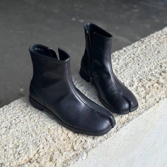 Barefoot Tabi Ankle Boots, Minimal Leather Split Toe Shoes, Modern Japanese-Inspired Design, Comfortable Everyday Statement Footwear