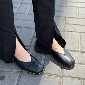 Sapatilhas de couro com bico quadrado, sapatilhas femininas sem fecho, sapatilhas minimalistas confortáveis, calçado elegante para o dia a dia. imagem 1