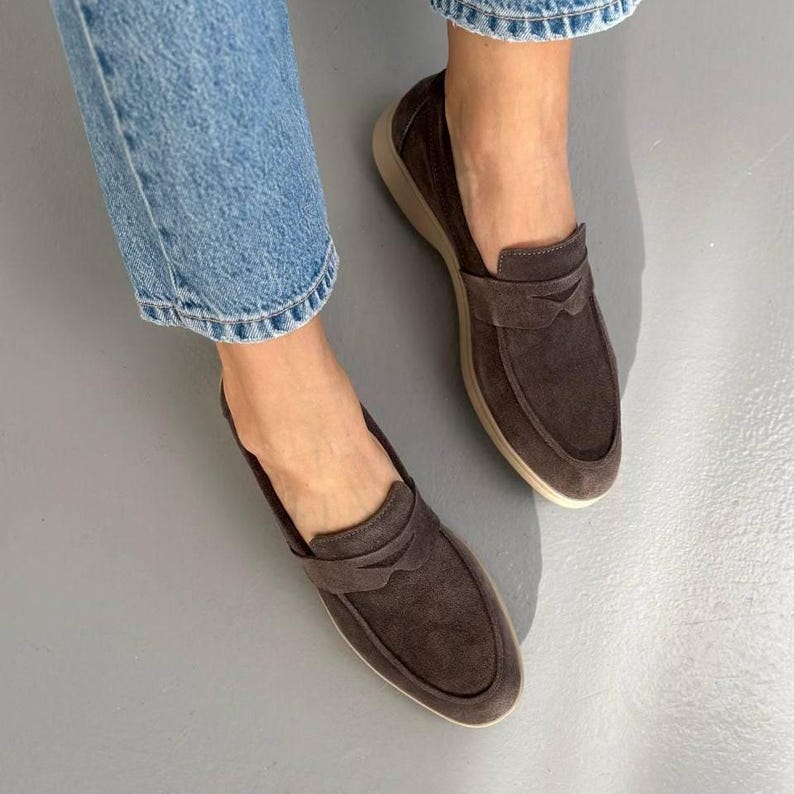 Handgemaakte suède loafers voor dames, zachte instapschoenen, casual dagelijkse flats, klassiek comfortabel schoeisel, veelzijdige mocassins, cadeau voor haar Cocoa