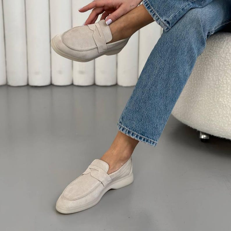 Handgemaakte suède loafers voor dames, zachte instapschoenen, casual dagelijkse flats, klassiek comfortabel schoeisel, veelzijdige mocassins, cadeau voor haar Sand
