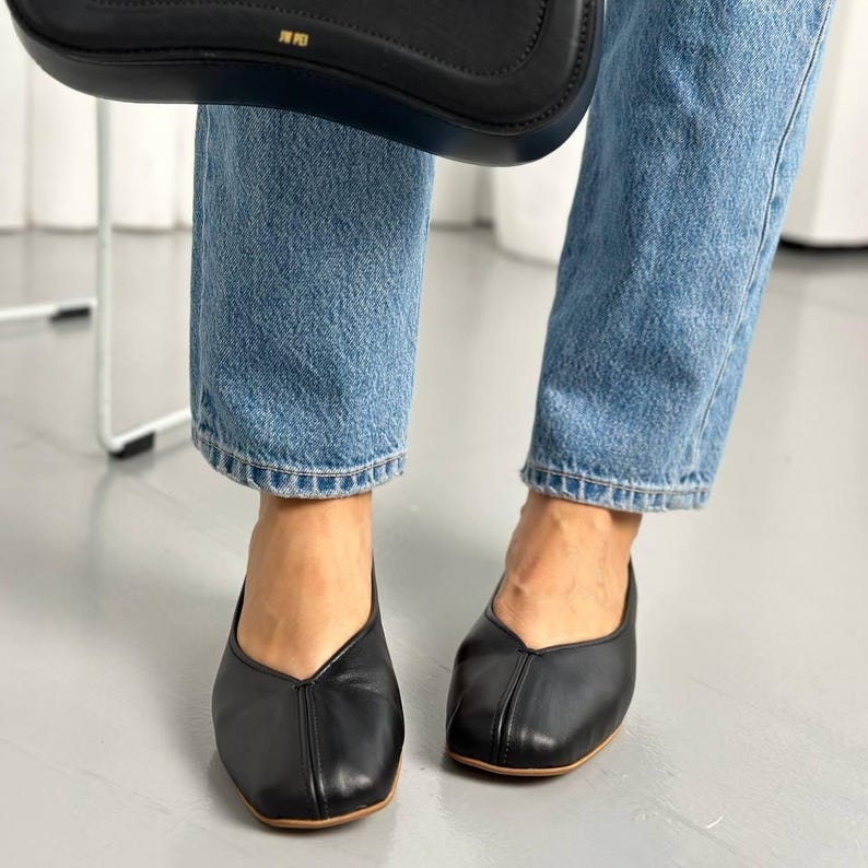 Sapatilhas de couro com bico quadrado, sapatilhas femininas sem fecho, sapatilhas minimalistas confortáveis, calçado elegante para o dia a dia. imagem 4
