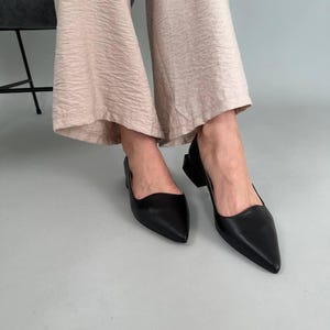 ポインテッドトゥのレザーフラットシューズ（女性用）、小さなスクエアヒールのオフィスバレエシューズ、快適なワークシューズ、シックな普段使いのフラットシューズ（女性用）