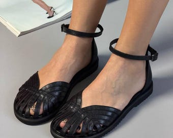 Wide Fit Women's Summer Strappy Sandals, Round Toe Leather Sandals, Closed Heel Ankle Strap Sandals, Sandals for Everyday Wear