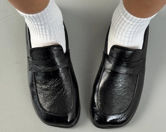 Mocasines de punta ancha para mujer, zapatos clásicos de cuero negro sin cordones, calzado cómodo para uso casual y de oficina.