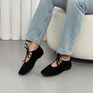 Ballerine Barefoot in pelle scamosciata con lacci, scarpe Mary Jane da donna con punta quadrata, suola morbida e flessibile, comode ballerine slip-on da tutti i giorni immagine 15