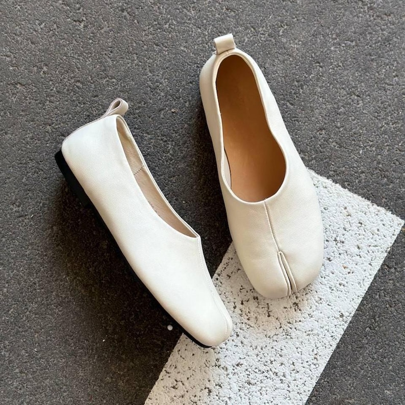 Women's split-toe milk leather tabi ballet flats with soft sole and minimalist barefoot design, ideal for fall casual wear