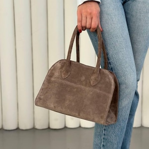 Minimalistische Wildleder-Top-Grifftasche für Frauen, kleine strukturierte Tasche mit langem Riemen, elegante Schultertasche für die Arbeit, lässige Alltagshandtasche