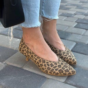 Leopard Print Suede Pumps, Pointed Toe Low Heel Court Shoes, Women&#39;s Natural Suede Flats, Elegant Everyday Pumps, Popular Now, Gift for Her