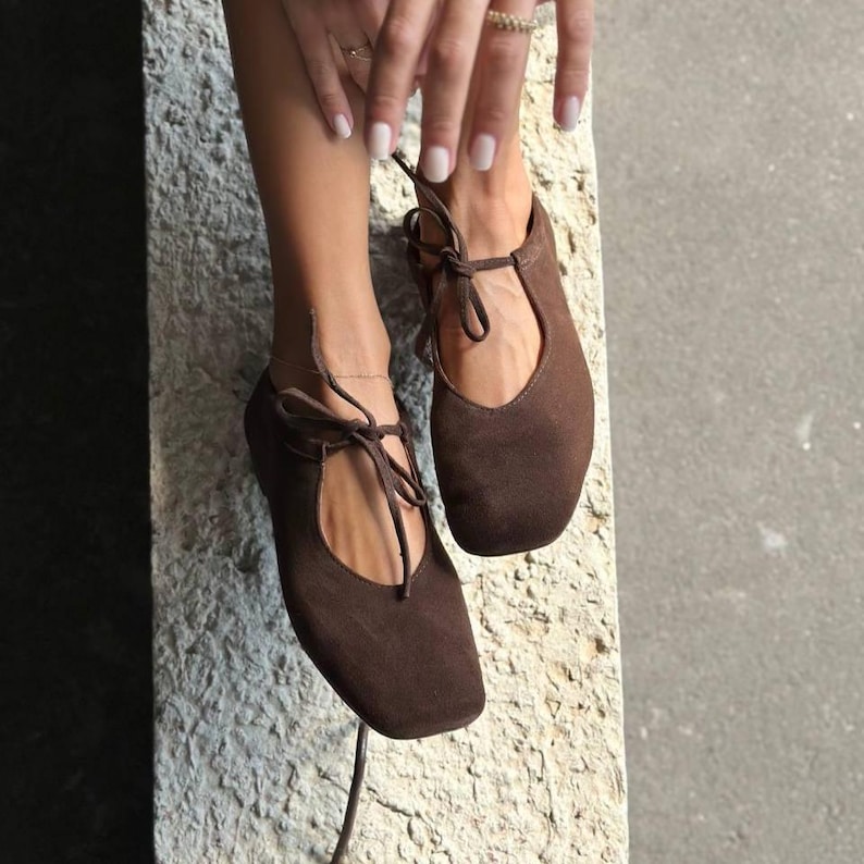 Ballerine Barefoot in pelle scamosciata con lacci, scarpe Mary Jane da donna con punta quadrata, suola morbida e flessibile, comode ballerine slip-on da tutti i giorni immagine 12
