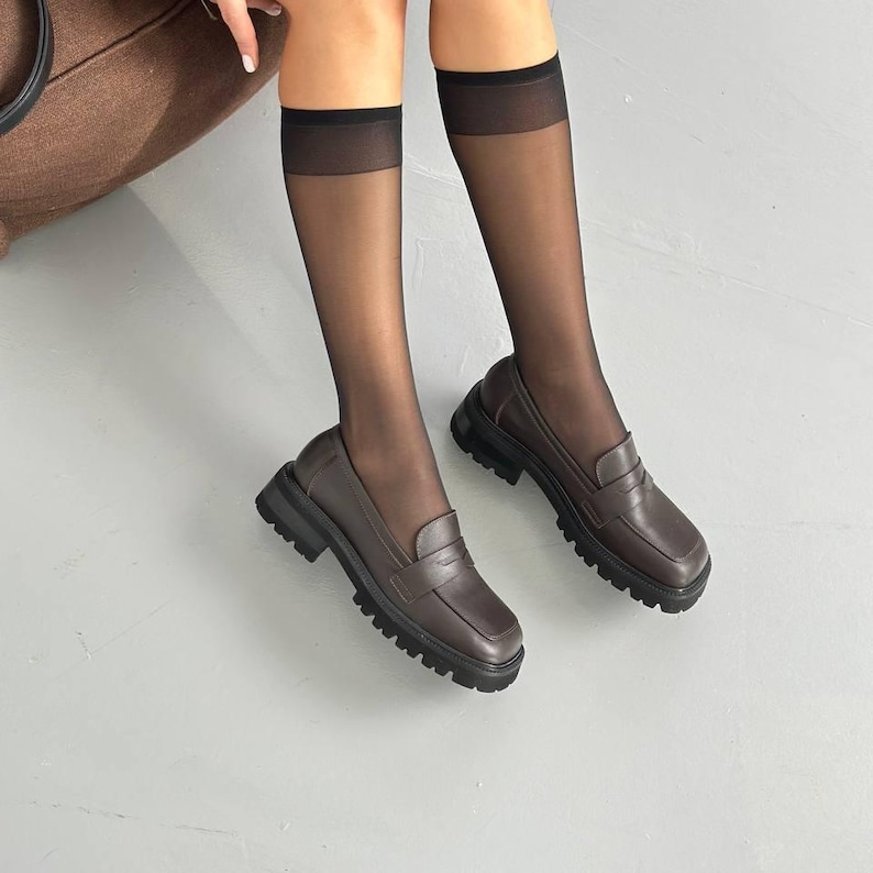 Breite Zehenbox Penny Loafers, Chunky Loafers für Frauen, Klassische Leder Loafer, Dunkelbraune Loafers, Lässige Schuhe für Sie, Handgefertigte Schuhe Bild 13