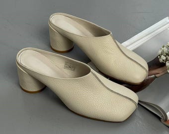 Milky White Leather Mules, Mid Block Heel Sabot, Minimalist Square Toe Clogs, Elegant Slip On Heeled Shoes, Natural Leather Designer Mules