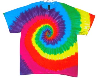 Tie-dye-shirt | Neon regenboog spiraalwerveling | Handgemaakt | T-shirt met korte mouwen | Sm Med LG XL 2X 3X 4X 5X 6X | Uniseks | Plus | Hoog | Dames
