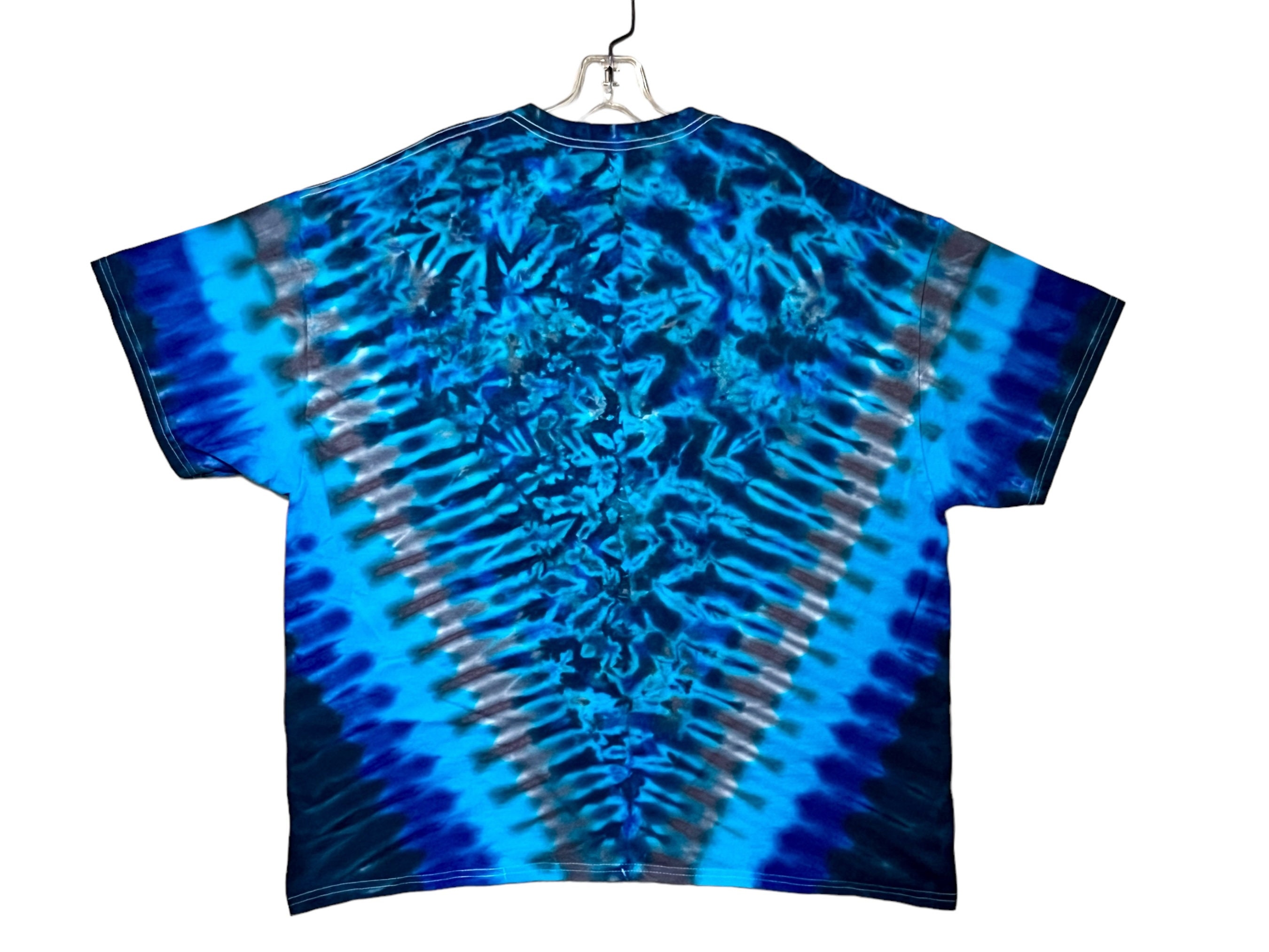 トップス peate explore SOUNDS T-shirt(tie-dye) Tuxedo Tie Dye T-Shirt – goose the band