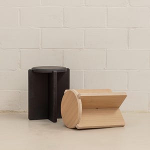 KANDINSKY stool – side table, natural wood, oak finish. Mid-century designer furniture. Minimalist Japandi-style bench.