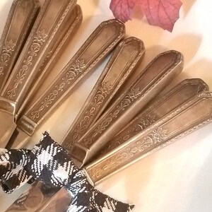 Gorgeous Vintage Art Deco Wm & Rogers Dinner Knives image 2