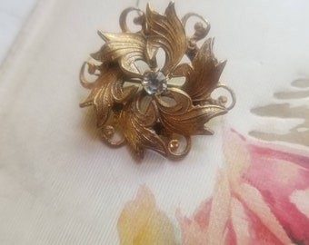 Small Victorian Gold Tone Circle Brooch with Acanthus Leaves and Paste Stone