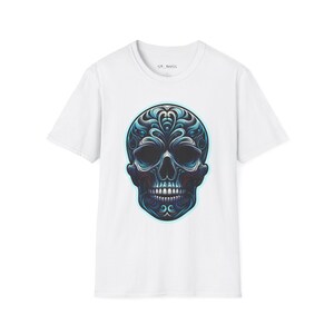 Elegante camiseta con estampado de calavera para Halloween, camiseta unisex de estilo suave para uso informal, regalo perfecto para patinadores y amantes de la música