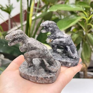 2.5&#39;&#39; Natural Hand carved Yooperlite dinosaur skull Crystal dinosaur，Crystal ornament，Crystal healing，Firestone Dinosaur，Crystal gifts!