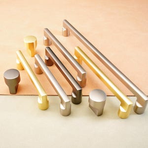 重厚感のある取っ手、ドレッサーの引き出し用取っ手、ゴールドの取っ手、キッチンキャビネットの取っ手、家具のドアハンドル、クローゼットの丸いノブ、モダンな金具
