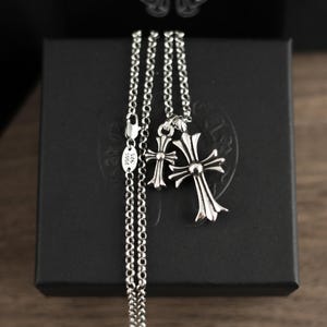 Collier pendentif double croix vintage en argent 925 CH dans la boîte