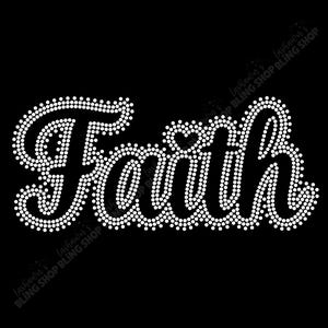 Peut inclure: Sur fond noir, le mot "Faith" est écrit en strass blancs. Le mot est en cursive, et les strass sont disposés pour créer un effet scintillant.