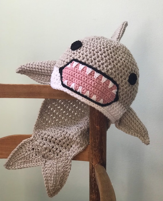 Crochet baby shark hat hotsell