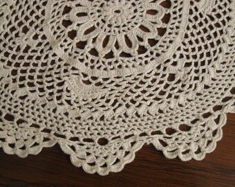 DOILY   Vintage 1950s  Hand Crochet  home decor accessories