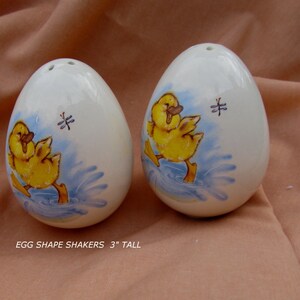 Salt and Pepper Shakers CERAMIC Egg/ Vintage Salt and Pepper Shakers/ S&P with Splashing Baby Duck/Easter image 2