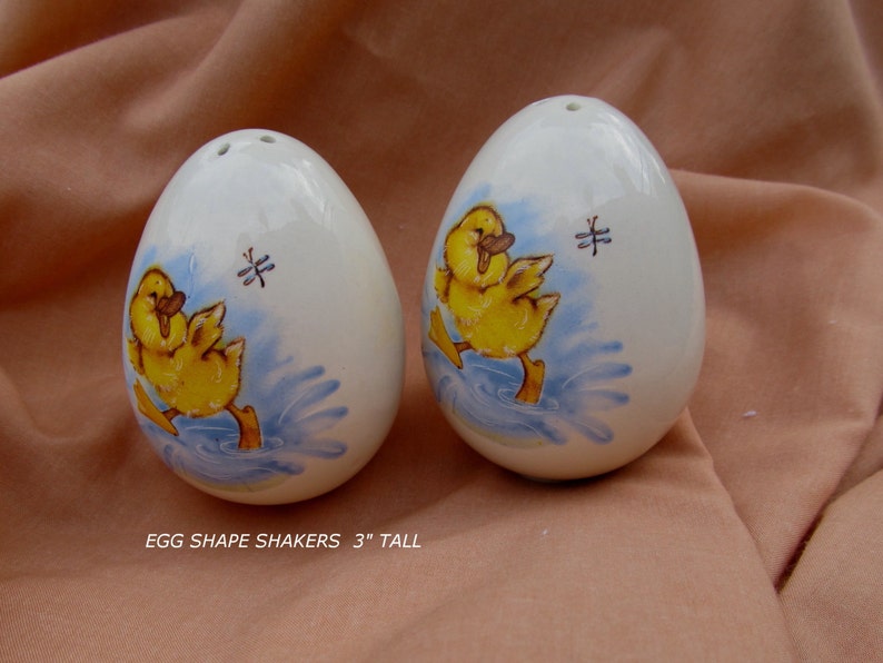 Salt and Pepper Shakers CERAMIC Egg/ Vintage Salt and Pepper Shakers/ S&P with Splashing Baby Duck/Easter image 2