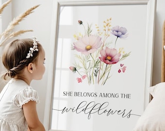 彼女は野の花の中にいるべきだ プリント可能なウォールアート、花柄の子供部屋の装飾、ボヘミアン風の子供部屋プリント、野の花の引用ポスター、デジタルダウンロード