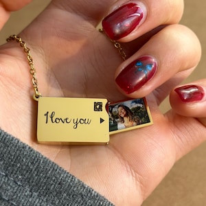 Collar con foto grabada personalizada, collar con sobre de correo personalizado, collar con foto conmemorativa grabada extraíble