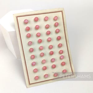 Glas Tsjechische 8 mm lichtroze parelmoer vintage jaren 1930/40 ronde bolknoppen voor kleermakerij en modevak - kaart van 36
