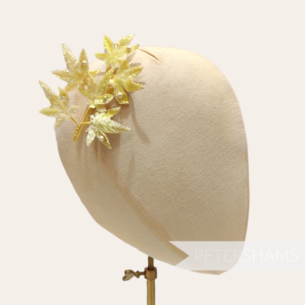 Vintage 1960's Japanse 'Vera' fluwelen bladeren met parelaccent voor millinery en hoed maken - geel