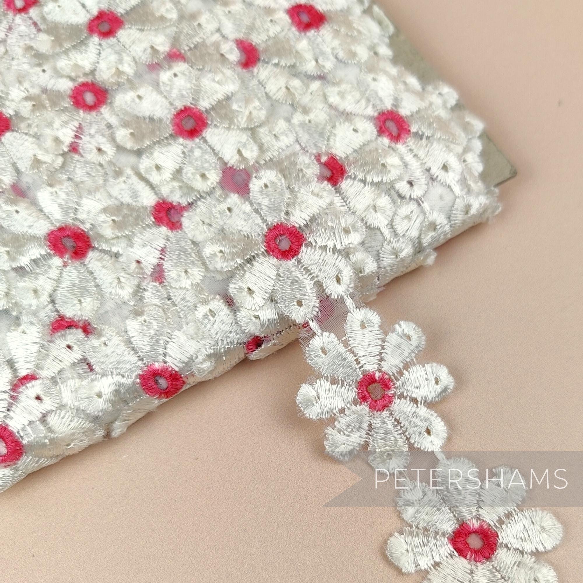 ヴィンテージ 35 mm デイジーフラワー 1960/70年代 オフホワイト 刺繍