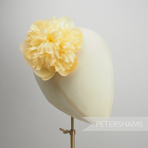 13cm &#39;Kimmie&#39; Vintage German 1950/70&#39;s Wired Peony Flower for Millinery - Light Peach