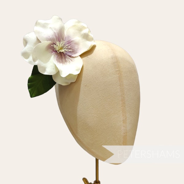 Finition effet daim 'Kassidy' 11cm Magnolia Hat Fleur pour Millinerie et Garniture de chapeaux - Ivoire