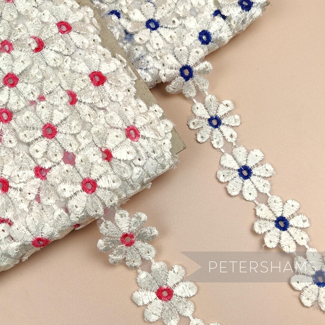 ヴィンテージ 35 mm デイジーフラワー 1960/70年代 オフホワイト 刺繍