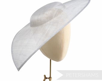 Extra Large Pointed Tip Sinamay Fascinator Hat Base para Sombrerería - Ice Grey