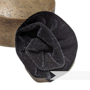 Broche de veludo elástico Jane Swirled Rose para chapelaria e estilo vintage - Preto