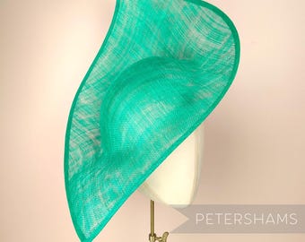 Doppelspitze Sinamay Fascinator 'Jackie' Hutbasis für Hutmacherkunst - Smaragd