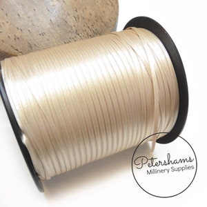 3 mm dickes doppelseitiges Satinband für Hutmacherhandwerk, Fascinator und Hutherstellung - 10 Meter - Blond