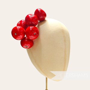 Vintage &#39;Ainslee&#39; 1950/60s 40mm Red Artificial Apples - Bunch of 6 - For Millinery and Hat Making