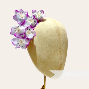 Vintage &#39;Ruth&#39; German Silk 6 Flower Blossom Bunch for Millinery & Hat Making - Moonlight