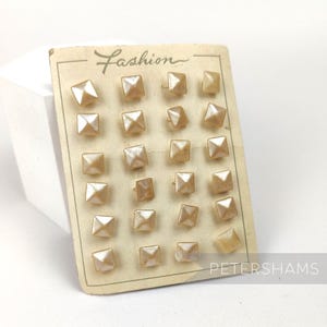 Faux studglas Tsjechisch 10 mm champagne ivoor parel vintage jaren 1930/40 schacht bruiloft knoppen voor kleermakerij en modevak - kaart van 24