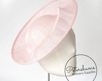 Sinamay 'Cindy' Base de sombrero tocado con pliegue orbital para sombrerería y fabricación de sombreros - Rosa pálido